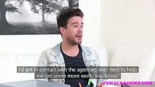 A man passionately fucked his pretty girlfriend on the couch
