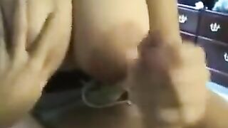 She swallows all the sperm of her lover to the last drop
