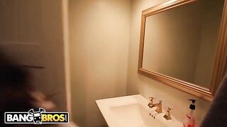 Riley Reid shares her BF with busty stepmom Janet Mason in HD