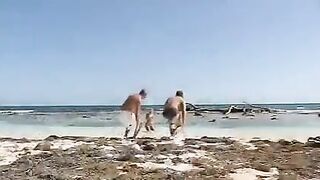 Beach threesome sex with two girls and a PORN MZHm in bikini