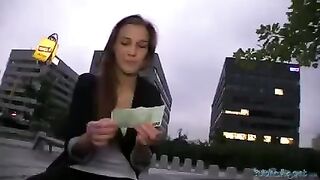 A girl agreed to have sex in exchange for money with a stranger