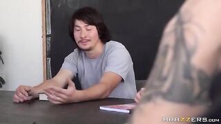 The guy made a surprise for his girlfriend and tied her to the bed
