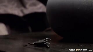 The guy made a surprise for his girlfriend and tied her to the bed