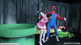 The sexy girl showed her sexual skills to her boyfriend in a steamy performance