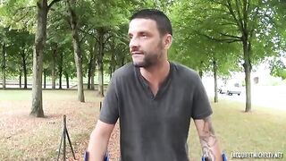 A girl was seen naked by a friend of her husband, who didn’t recognize her