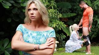 A man got a blowjob from a hot blondie soccer player