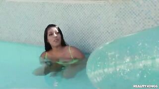 Lessons in swimming can end with a great sex in the pool