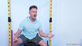 Fucking the beautiful girl with big tits in gym changing room