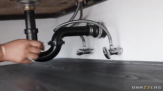 Plumber came to fix the pipe and fucked the girl