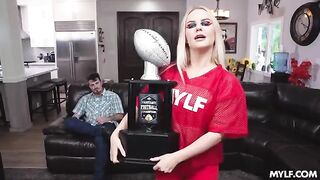 Too Slim Thick To Quit - Big Ass MILF on the couch action