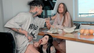 She licked her friend’s pussy while her boyfriend wasn’t aware