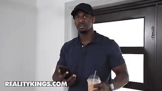The pretty girl put on a sexy outfit to attract the delivery guy