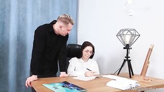 A guy fucked a cute girl, but she didn’t focus on her studies