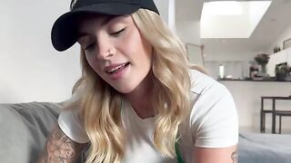 The barista is too sexy, she makes the coffee and fucks with customers