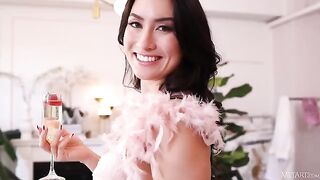 I don't think you can catch me! Sexy beauty in high heels shows her nice ass