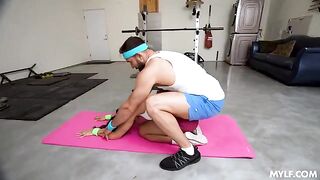 An alternative way to pump your muscles up with the help of a trainer