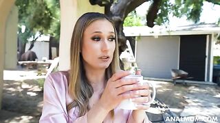 A mature woman wants to experience anal orgasm
