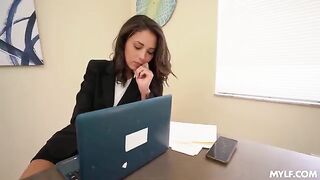 A hot brunette has a great ass and knows how to use it