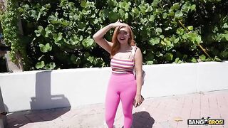 The sluts do not resist when they see a familiar face in the car
