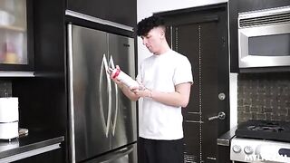 The guy began to fuck with an 18-year-old girl with passion