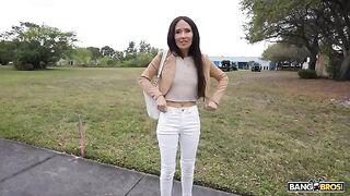 A pretty woman asked her lover to lick her sweet pussy in the car