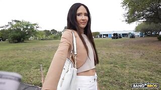 A pretty woman asked her lover to lick her sweet pussy in the car