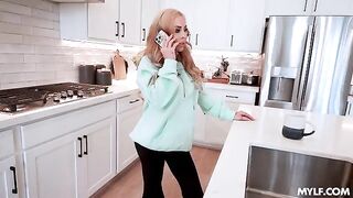 The bimbo has a good day and she herself is convinced of it