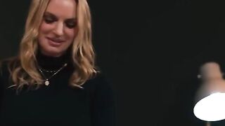 This is what it means to rub the clitoris, girls are doing it really nicely