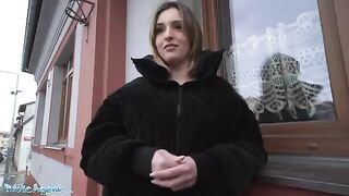 The Public Agent met a stunning babe, Myss Alessandra, in the street