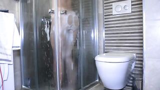 Instead of a shower, the couple has sex straight in the mouth