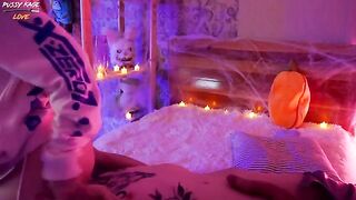 Date with an elf ended up in the bedroom for them both