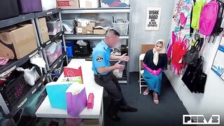 A hot blondie gets her cunt inspected and it’s pure gold