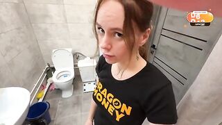 A girl moisturized her lips with oil and got fucked