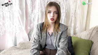 A therapist helped a hot girl with her problems through intimate means