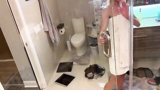 Two girls shared cock in sauna, a steamy homemade scene