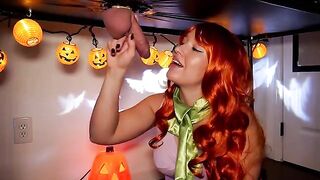 I set the rhythm with my lips, you just moan - A sexy Daphne Halloween special