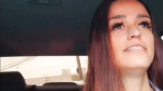 The girl showed her bravery, having sex in public on the car's back seat