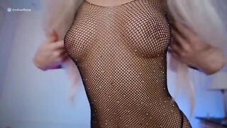 A hot blonde girl with a great body fucks like a bad one - EmiliaBunny