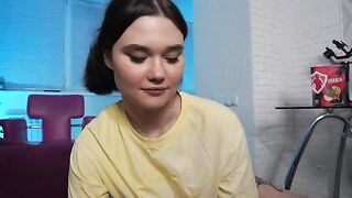 She couldn’t hold back and ended up giving a blowjob, just like that
